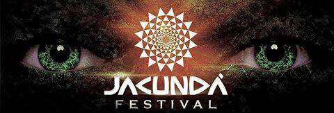 ></p><p><em>“É aqui que a&nbsp;onça bebe água. Bem-vindo ao maior festival de psytrance da floresta amazônica. Aqui celebramos como nossos ancestrais. Aqui todos são iguais. Aqui reina a paz e o amor. Aqui somos força e luz &nbsp;</em>– rezava a convocatória do <strong>Jacundá Festival</strong>, o qual aconteceu entre os dias 29 do 2016 e 04 do 2017, no Presidente Figueiredo, um municipio localizado no interior da Amazônia, a pouco mais de 100 km do Manaus, conhecido pelas suas belas cachoeiras.</p><p><img data-lazyloaded=