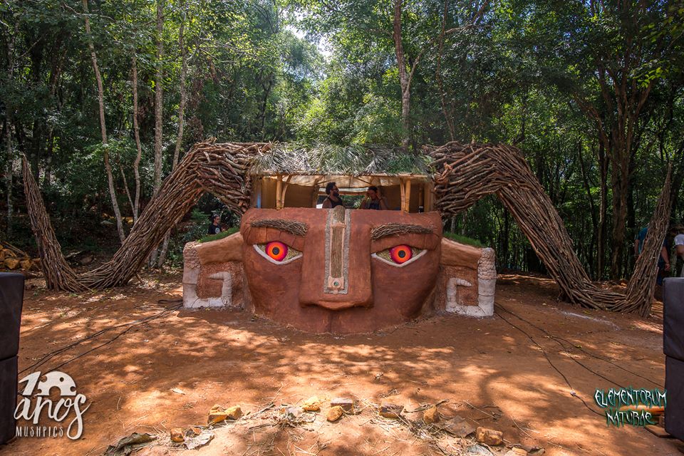 ><img data-lazyloaded=