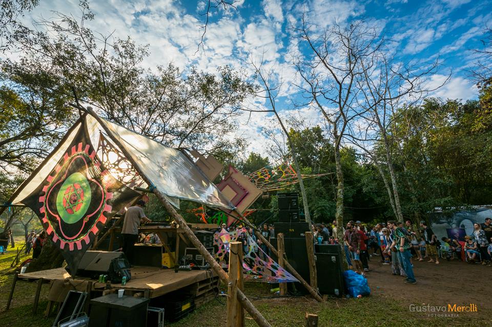 ><strong><img data-lazyloaded=