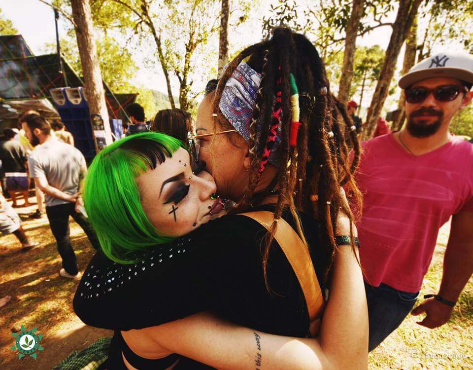 ><img data-lazyloaded=