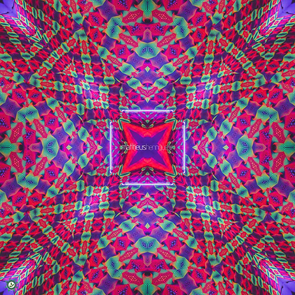 ><img data-lazyloaded=