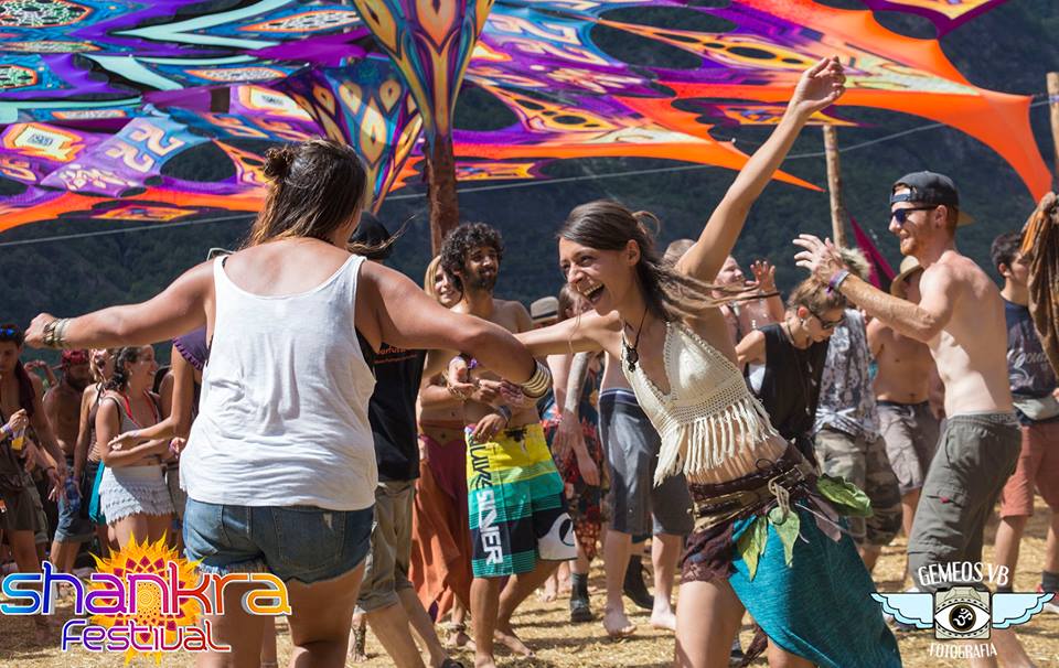 > <img data-lazyloaded=