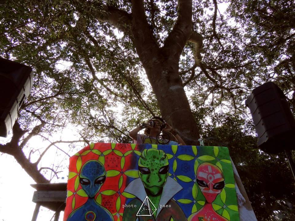 ><img data-lazyloaded=