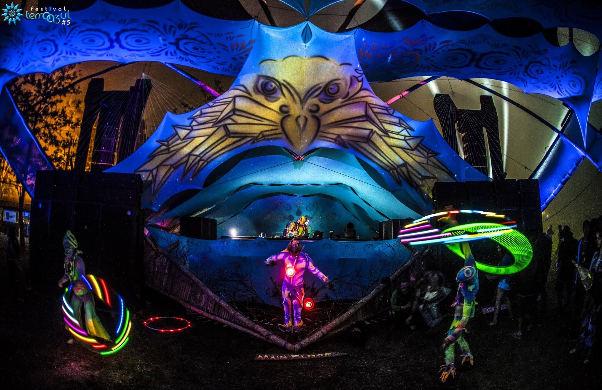 ><img data-lazyloaded=