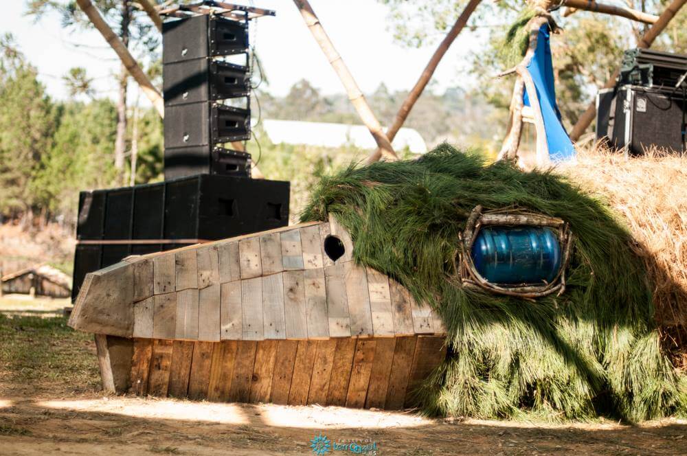 ><img data-lazyloaded=