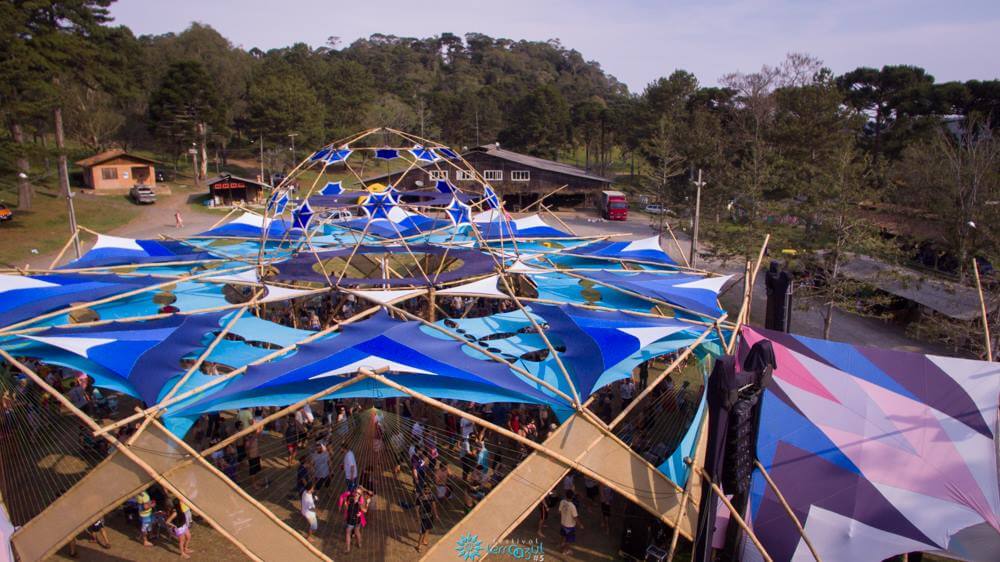 >Visão aérea do Palco Araucaria | Fotos: <a href=