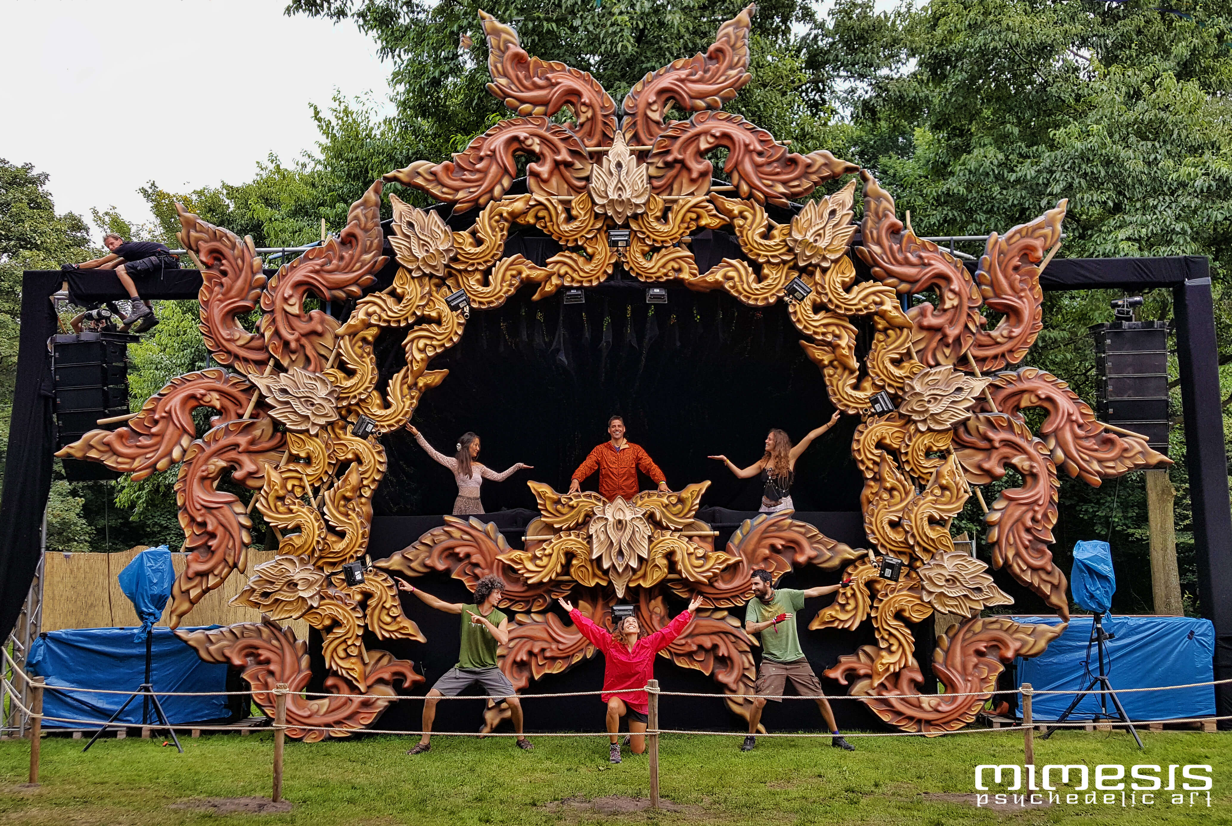 ><img data-lazyloaded=