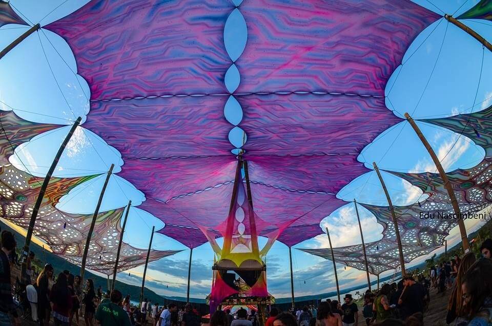 ><img data-lazyloaded=