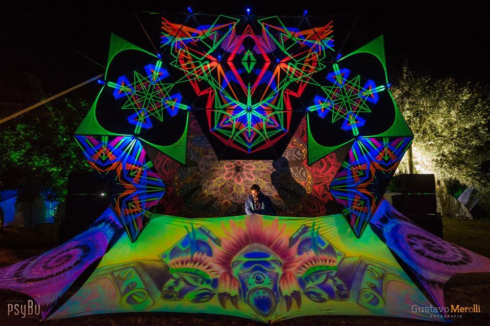 ><img data-lazyloaded=