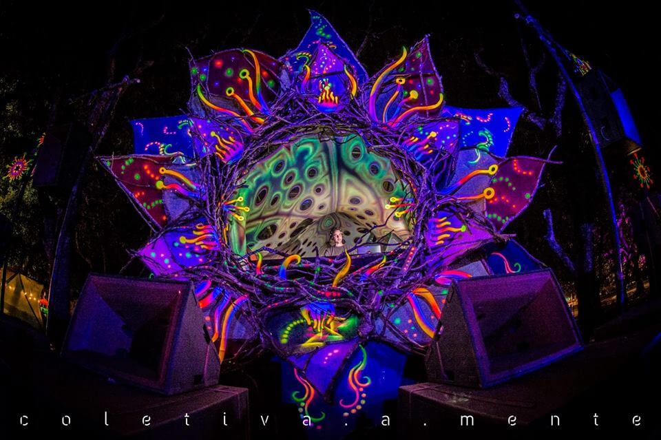 ><img data-lazyloaded=