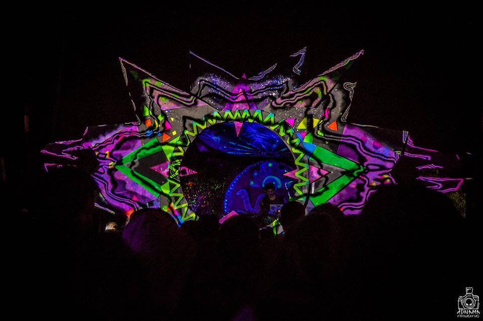 ><img data-lazyloaded=