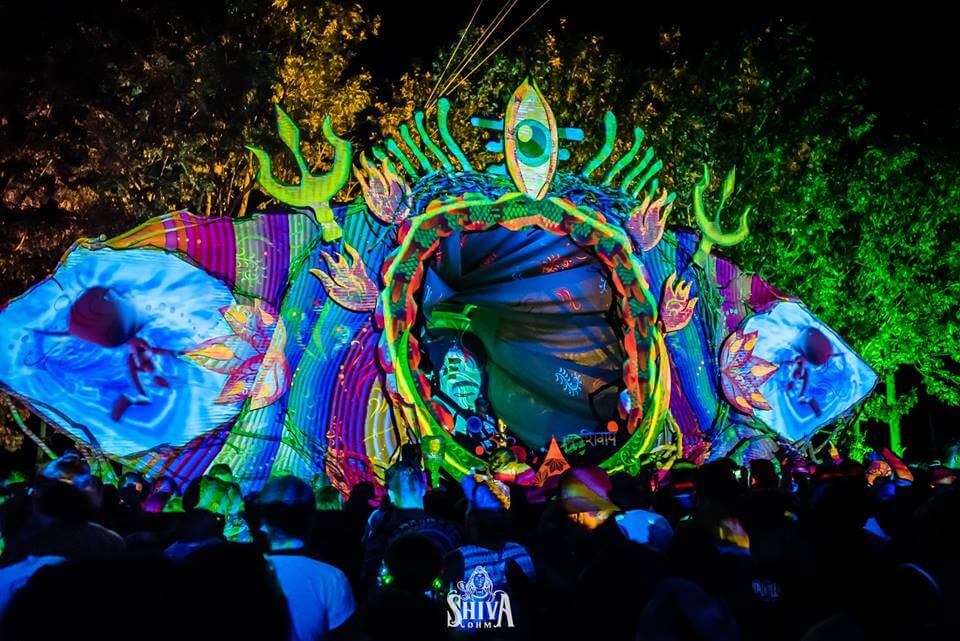 ><img data-lazyloaded=