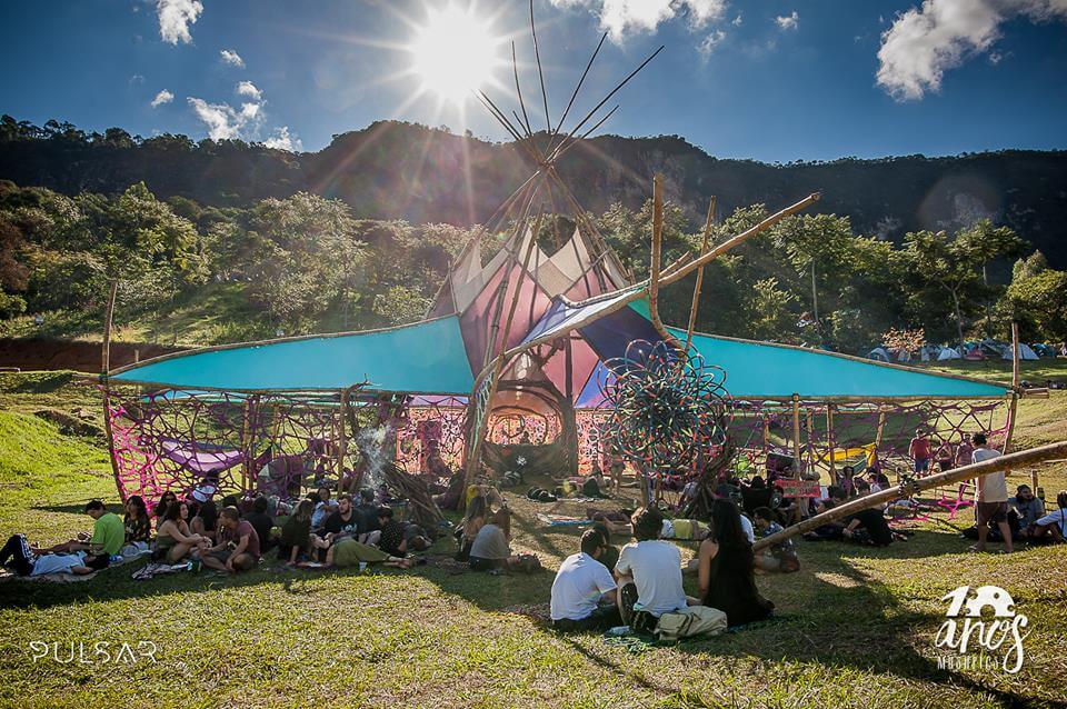 ><img data-lazyloaded=