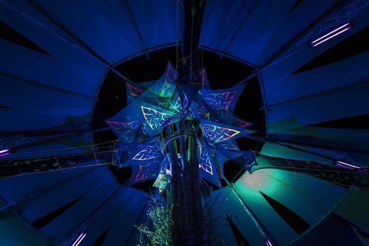 ><img data-lazyloaded=