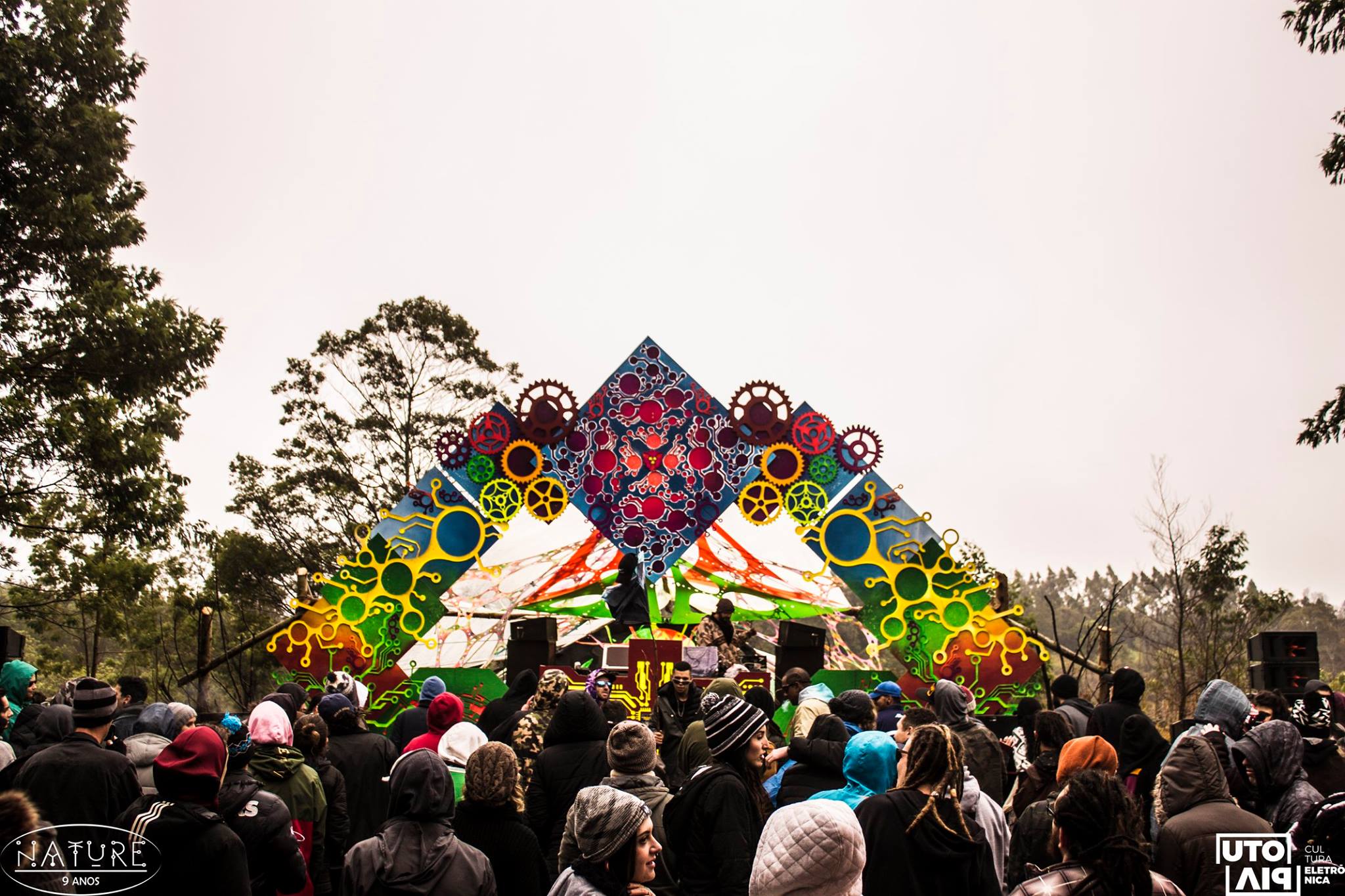 ><img data-lazyloaded=